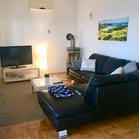 Holiday home Schoenes Direkt Am Stomorska