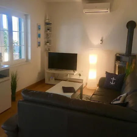 Holiday home Schoenes Direkt Am Stomorska
