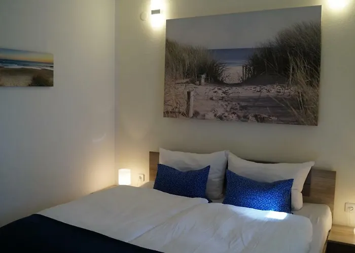 Schoenes Direkt Am *