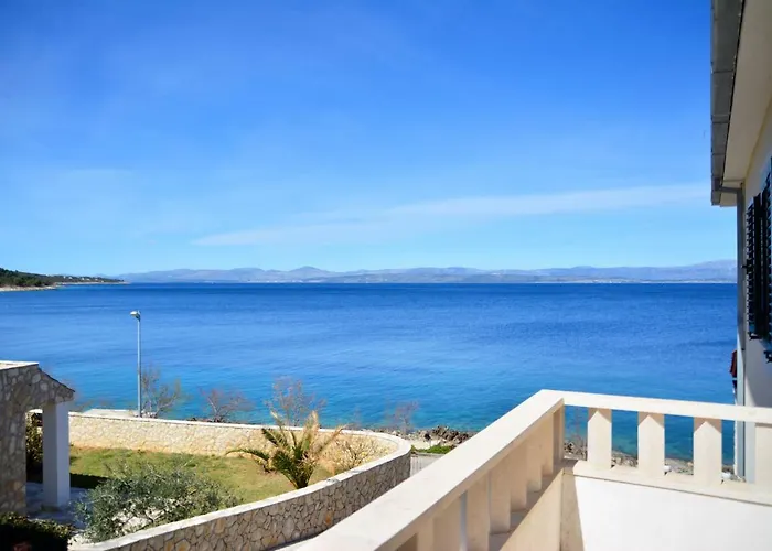 Schoenes Direkt Am *