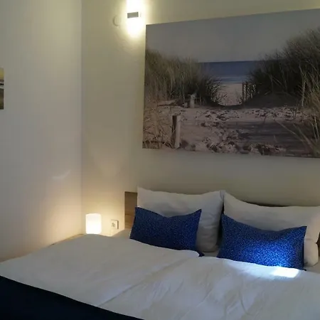 Schoenes Direkt Am *