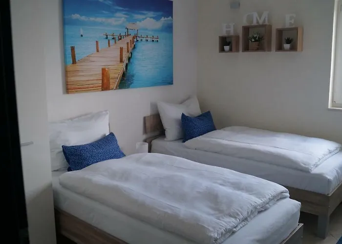 בית נופש Schoenes Direkt Am *